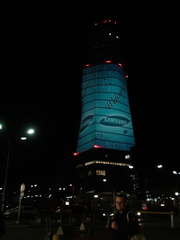 Wiener Flighttower mit Werbung